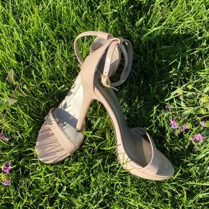 NWOT Nude Heels